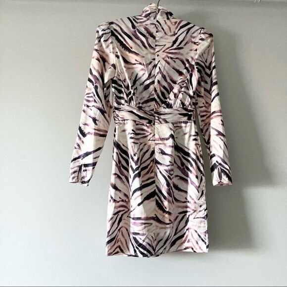 Kendall & Kylie shirred neck keyhole dress 16 - Picture 6 of 7